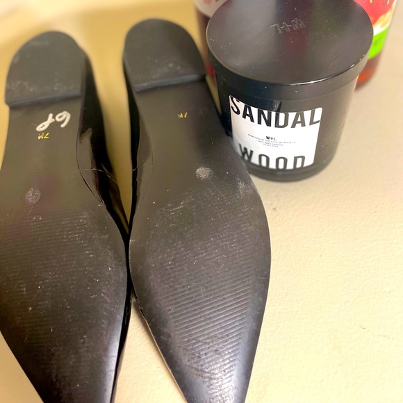 Mia Brand Flat Shoe With Normal Wear and Tear .           🖤🖤🖤🖤 - Picture 3 of 4